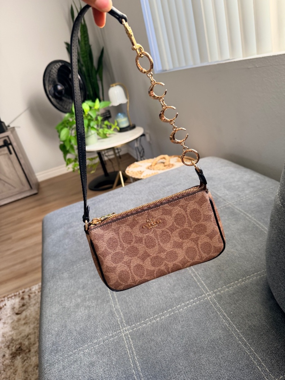 Coach Nolita 19